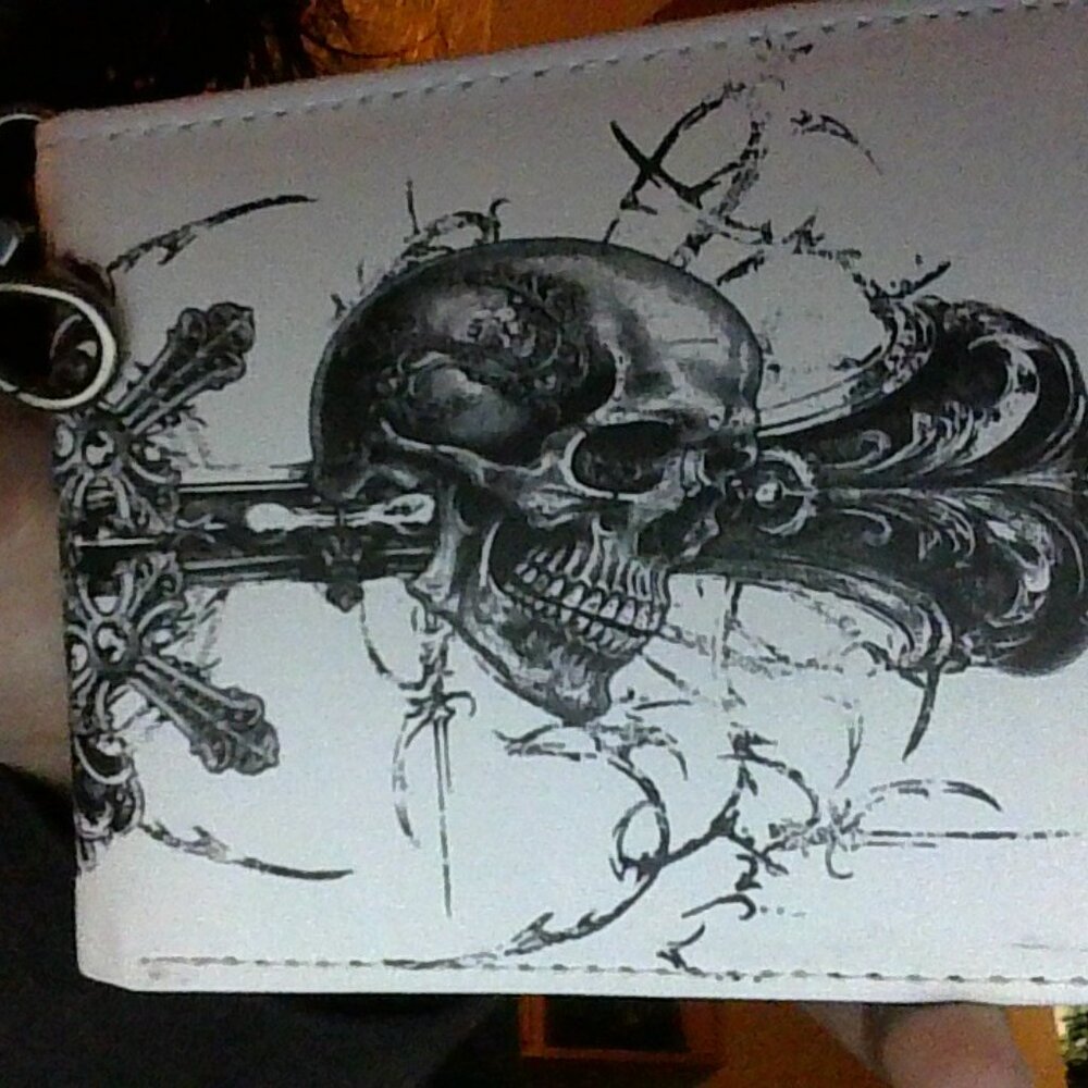 white Insomnia wallet with a chopper chain